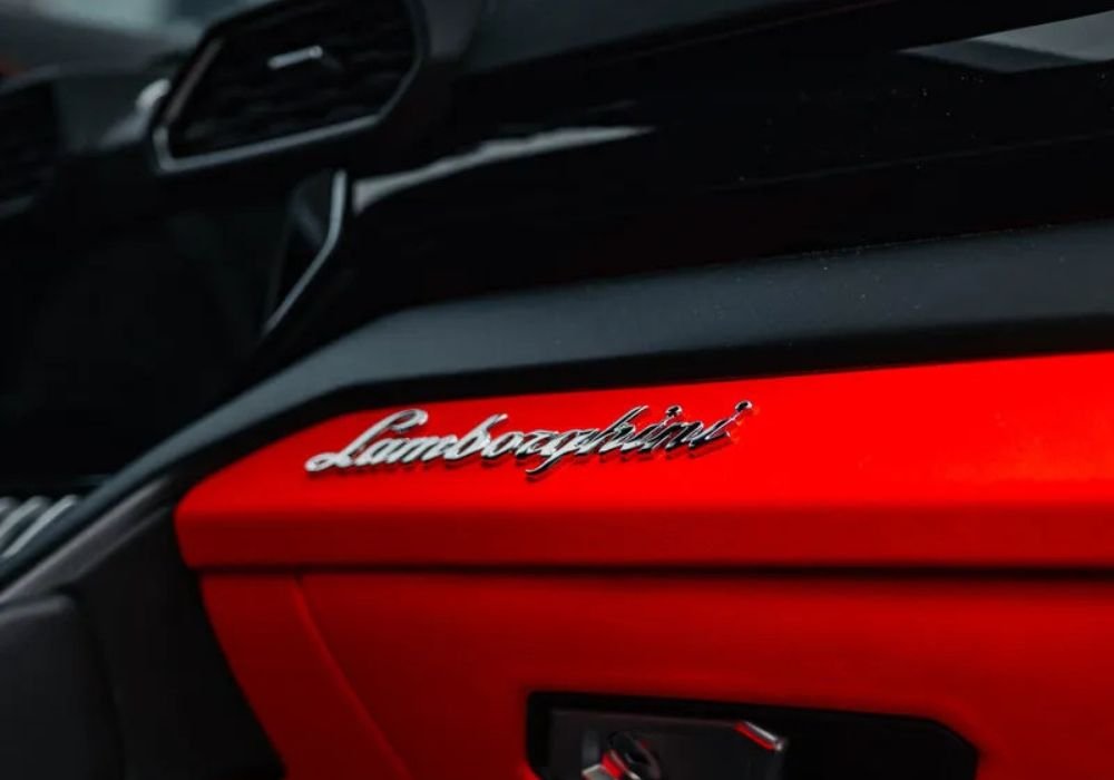 Lamborghini Urus | SUV | Triumphant Luxury